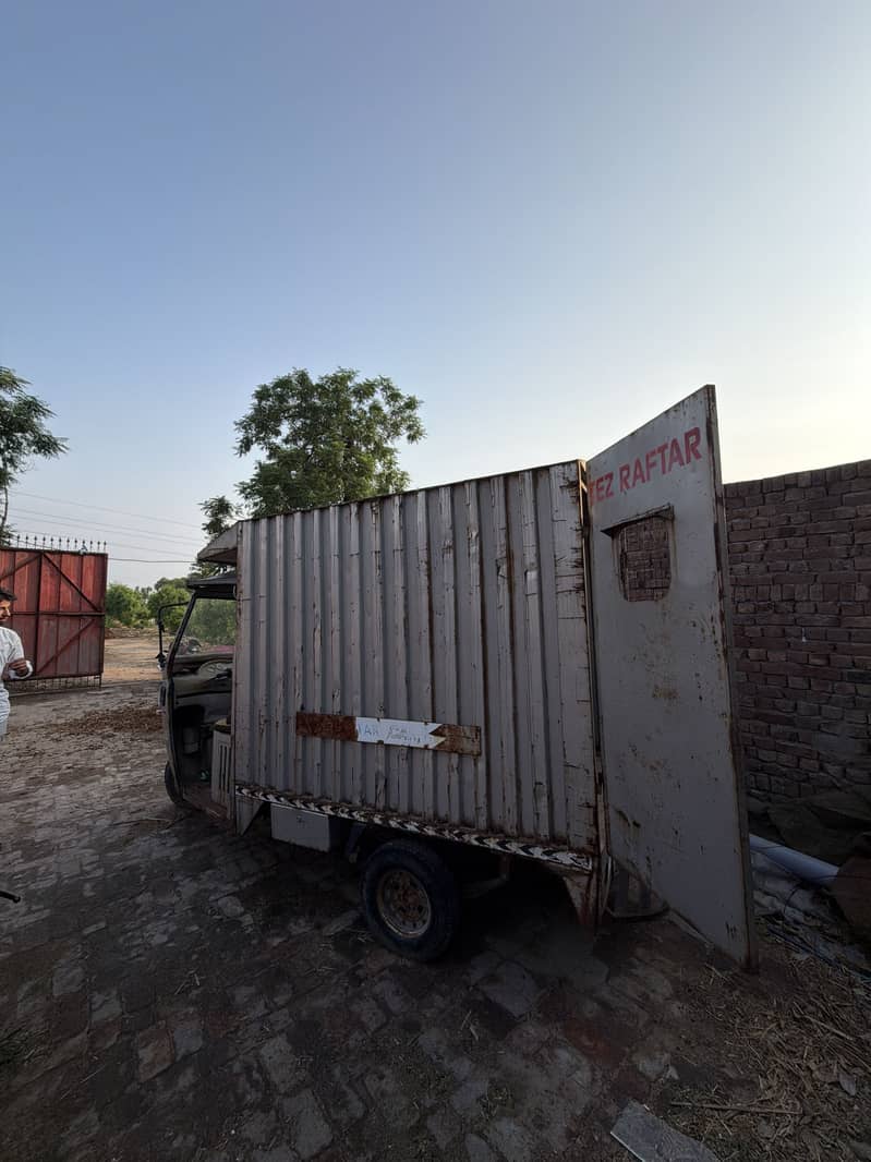 Loader rickshaw 3