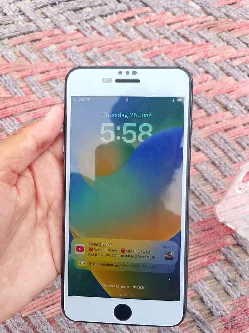 Apple iPhone 8 Plus 0