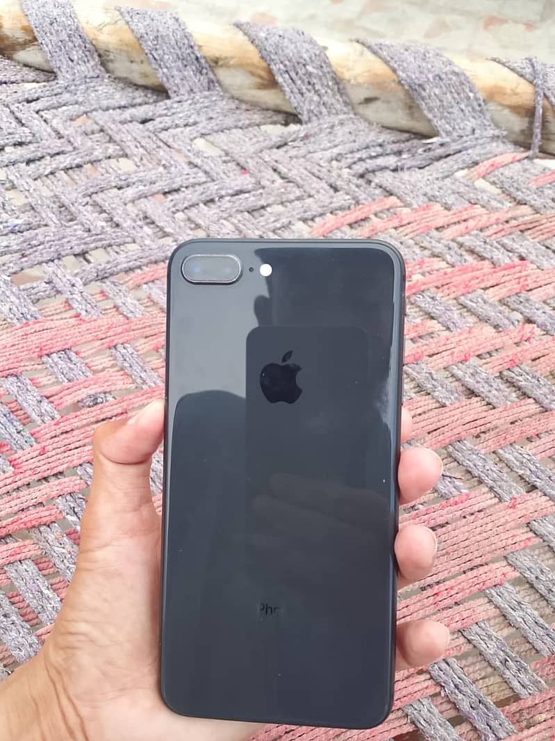 Apple iPhone 8 Plus 1