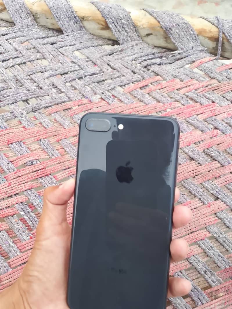 Apple iPhone 8 Plus 2