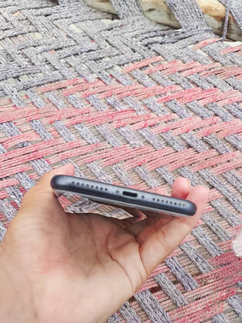 Apple iPhone 8 Plus 4