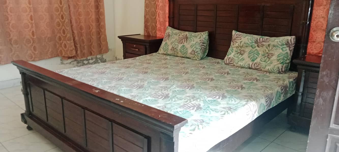 king bed,dressing table and side table 0