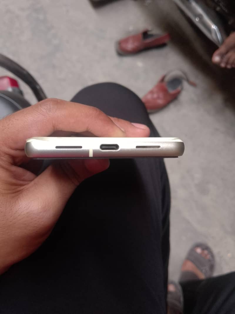 Google Pixel 7 4