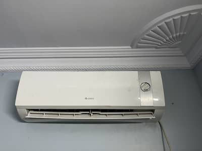 Gree 1 ton AC/Air Conditioner for sell home used urgent sale new lena