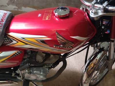 Honda 125 2025 just 2200 km driven new conditin