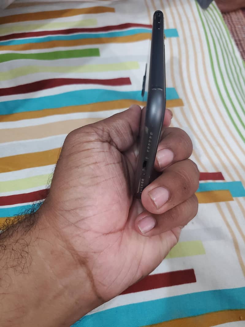 Apple iPhone 11 3
