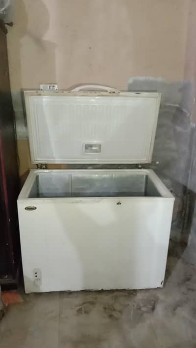 Waves deep freezer single door