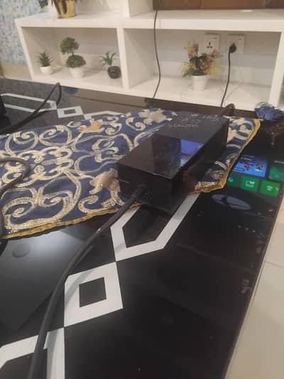 Xbox One 512gb variant with one wireless remote/Details in description
