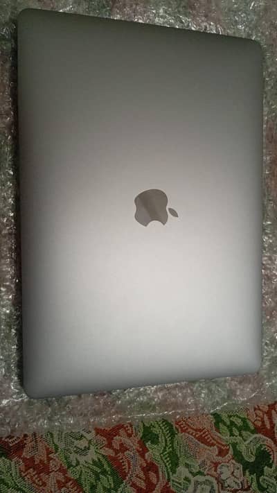 Macbook pro 2022 13 inch m2 8/256