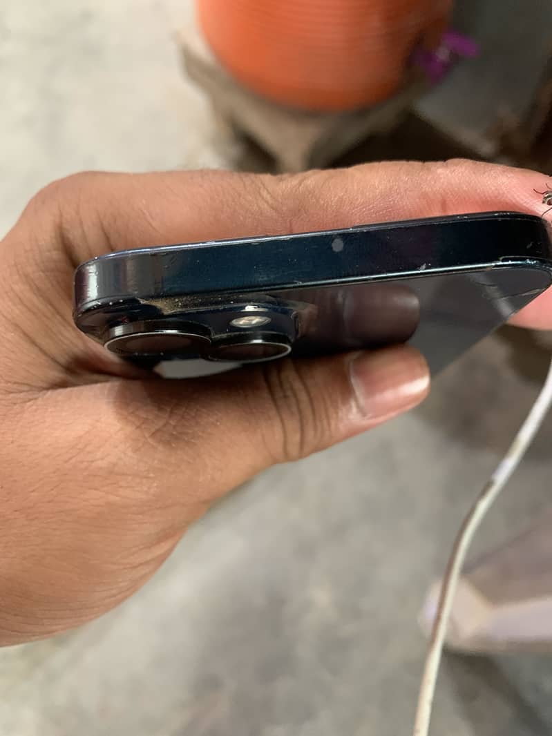 Apple iPhone 13 5