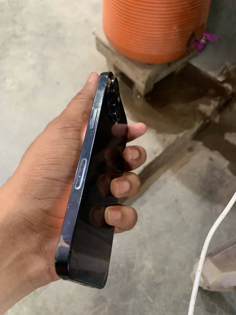 Apple iPhone 13 7