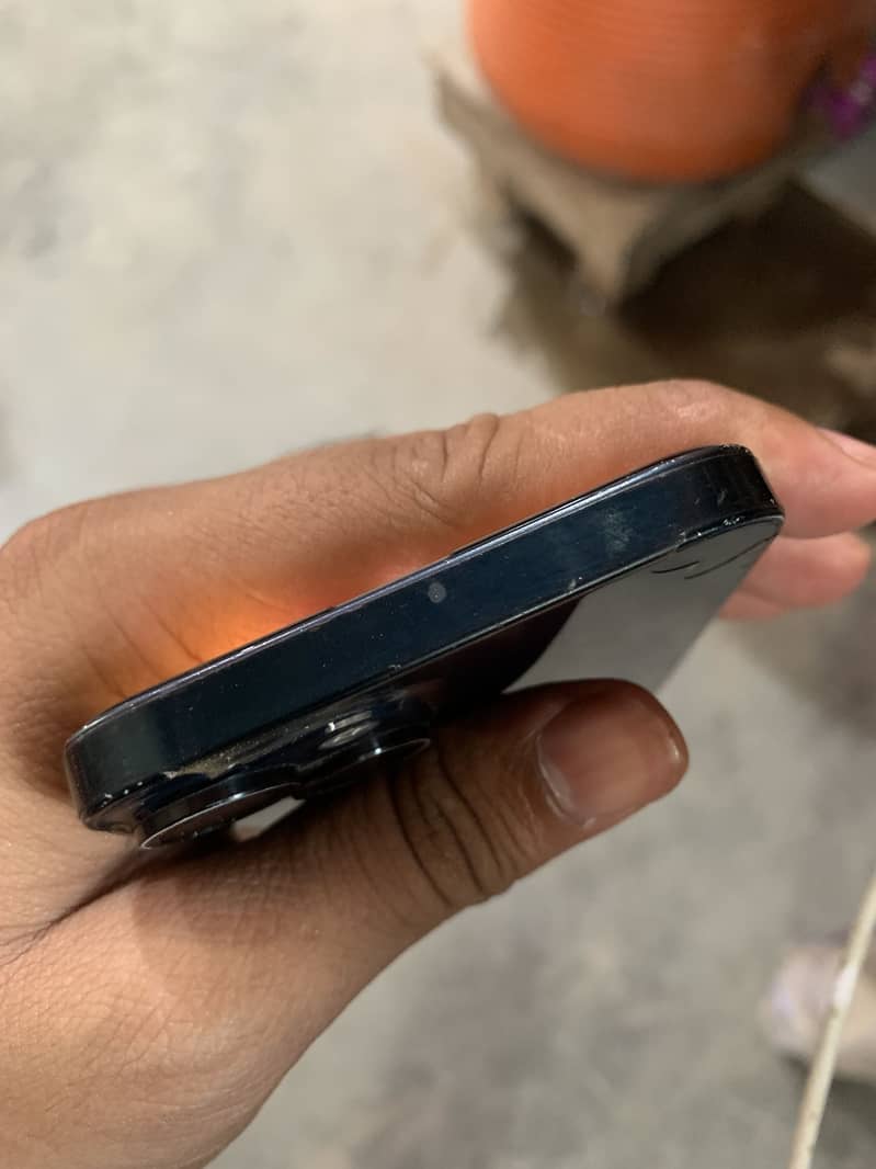 Apple iPhone 13 8
