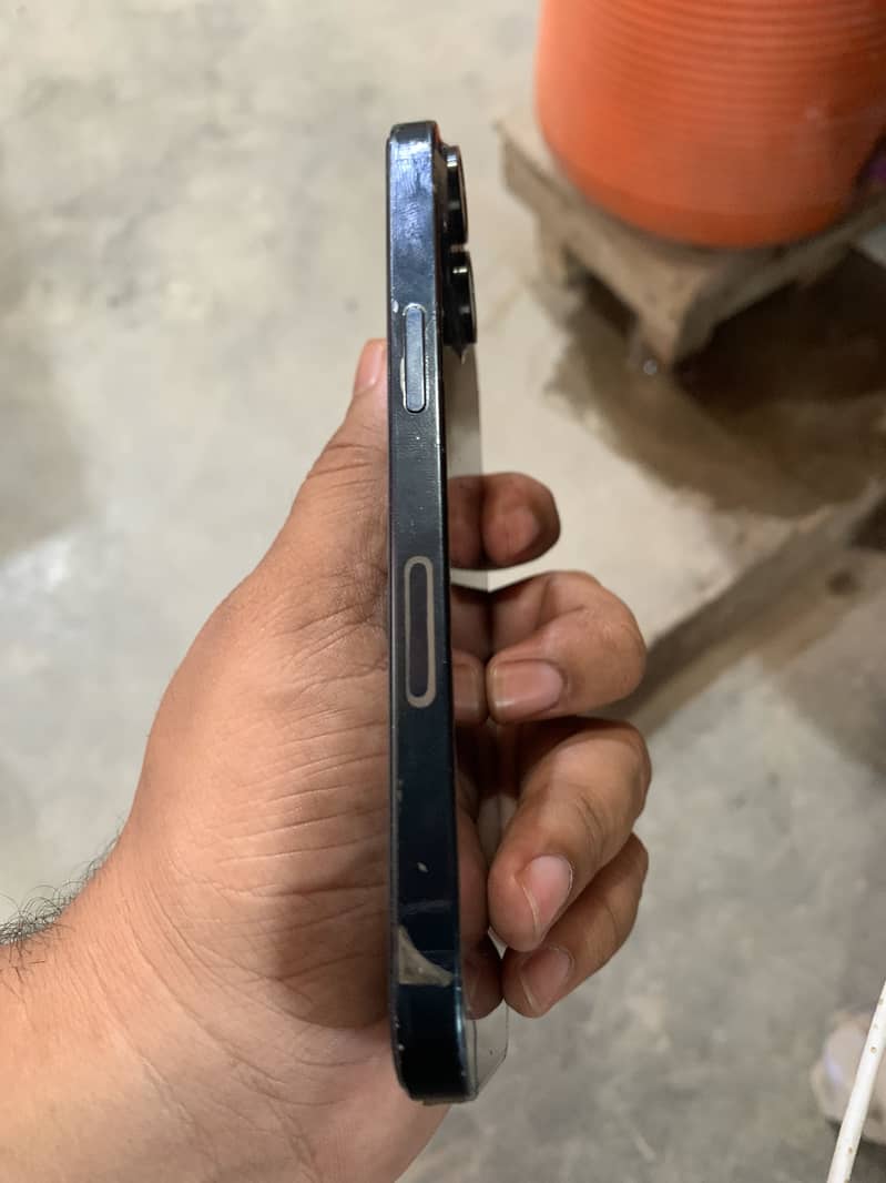 Apple iPhone 13 11