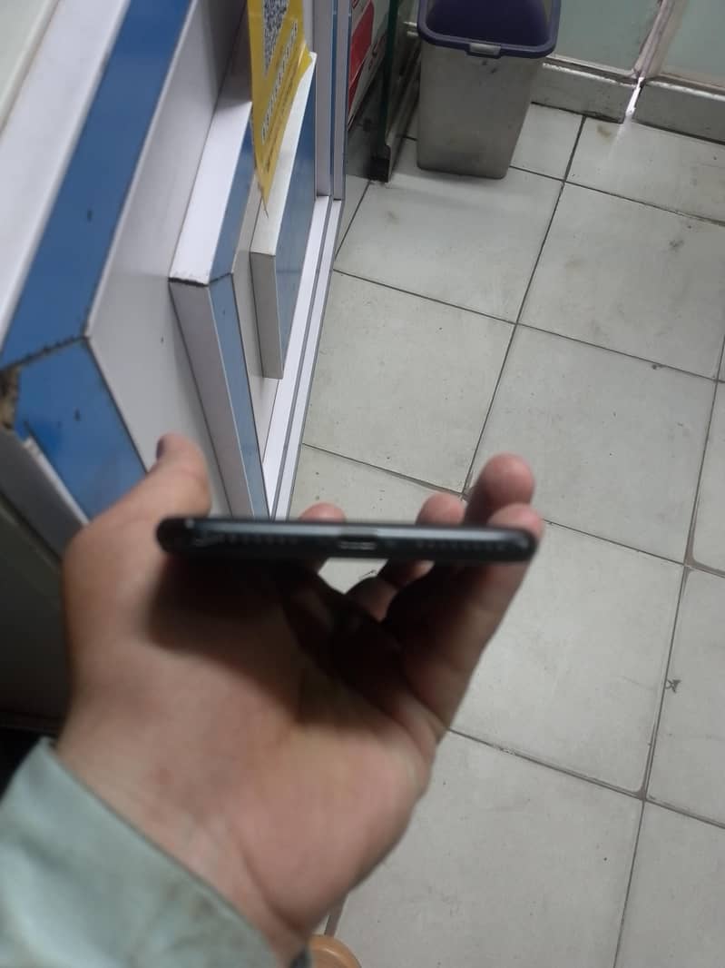 Apple iPhone 7 Plus 5