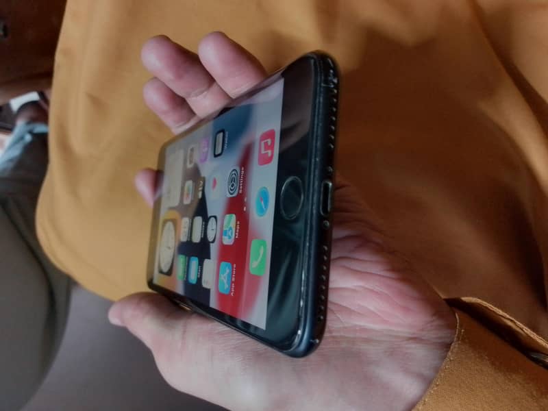 Apple iPhone 7 Plus 9