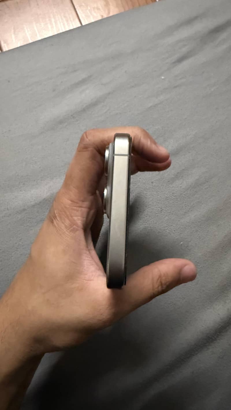 Apple iPhone 15 Pro Max 2