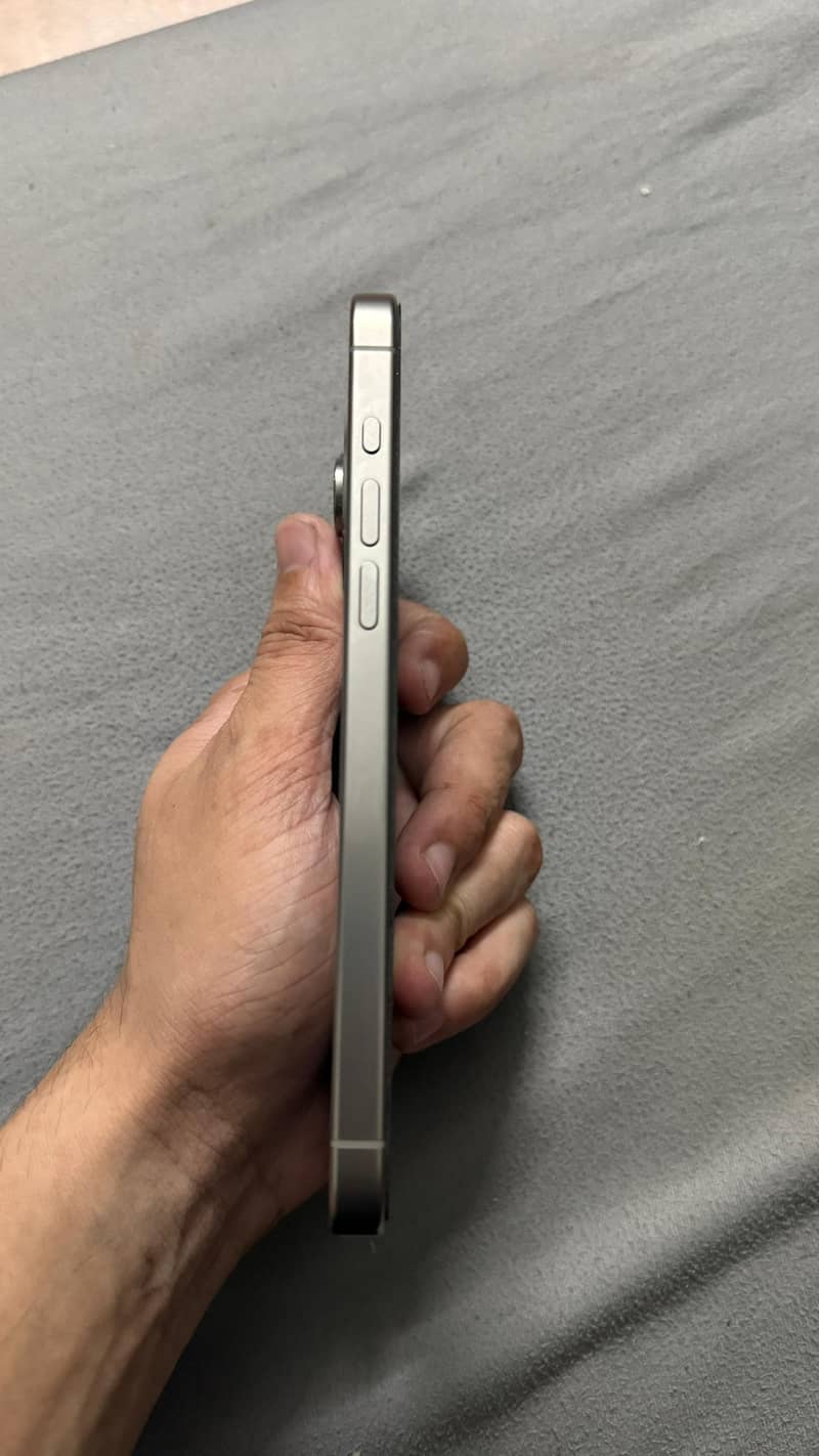 Apple iPhone 15 Pro Max 5