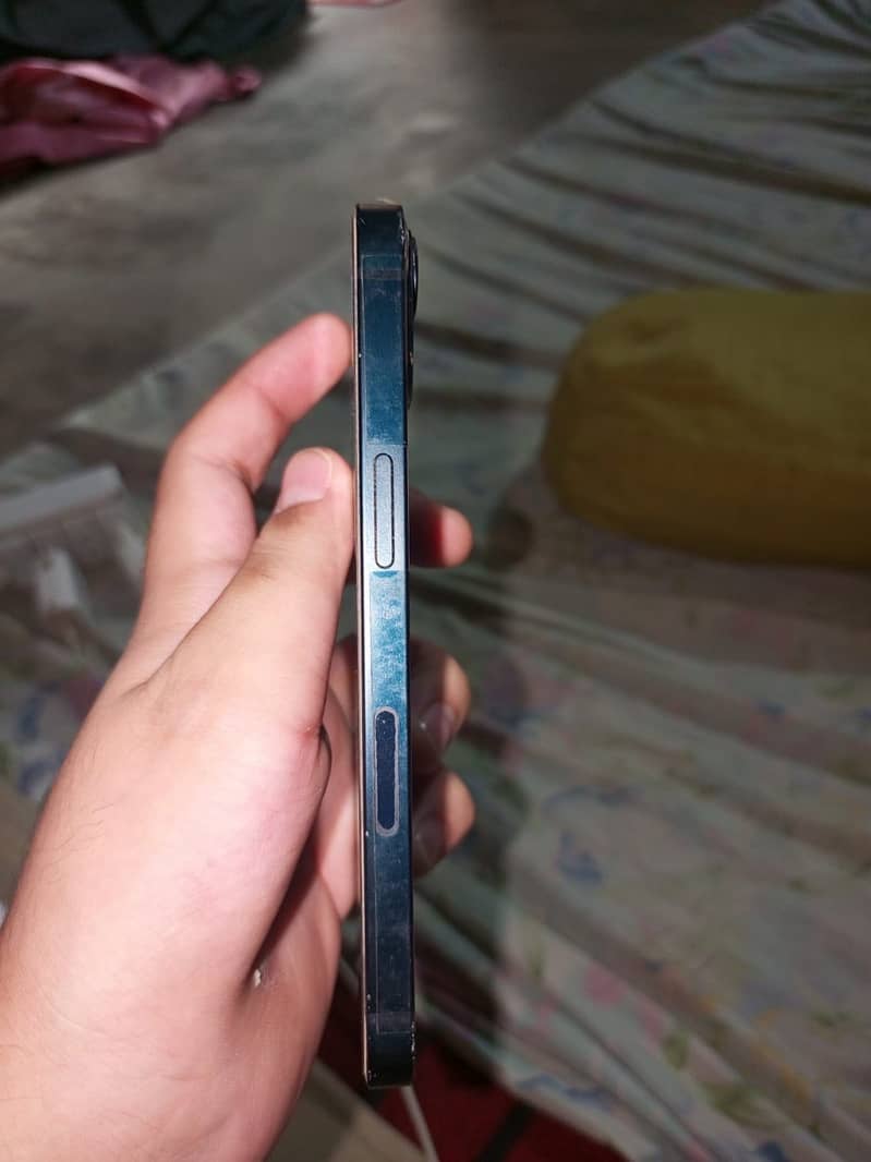 Apple iPhone 13 3