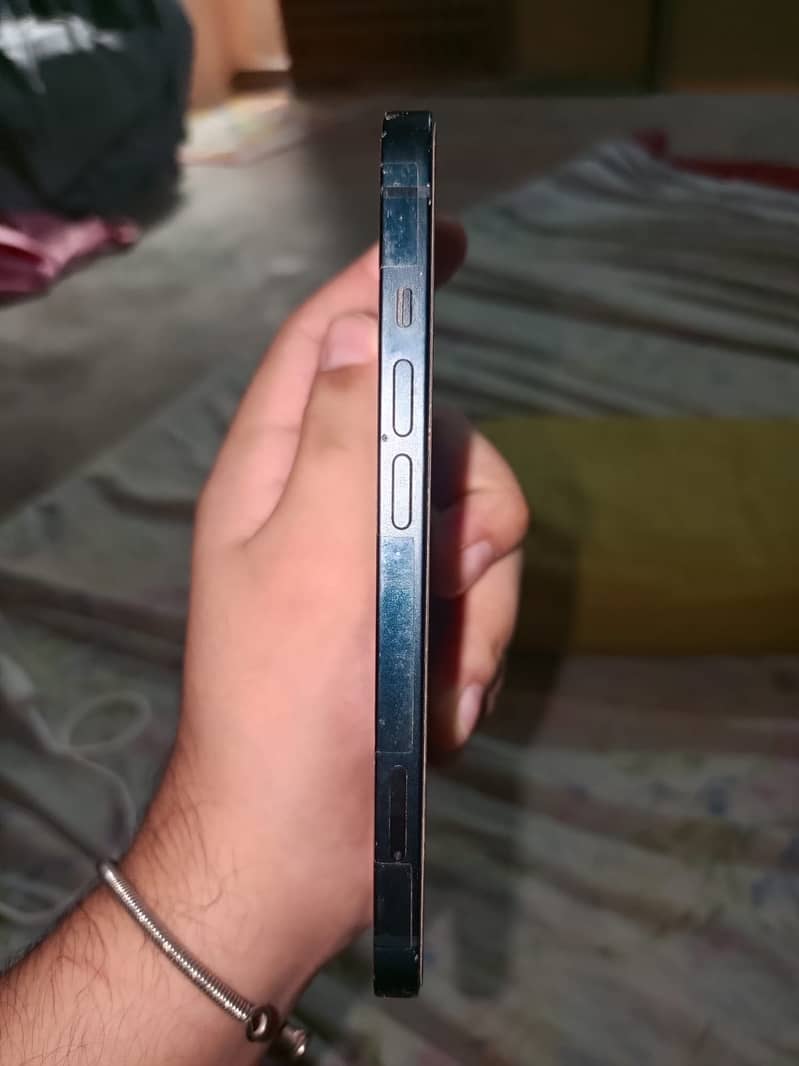 Apple iPhone 13 6