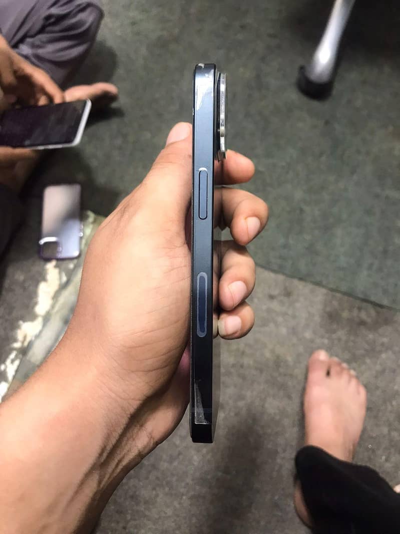 Apple iPhone 14 3