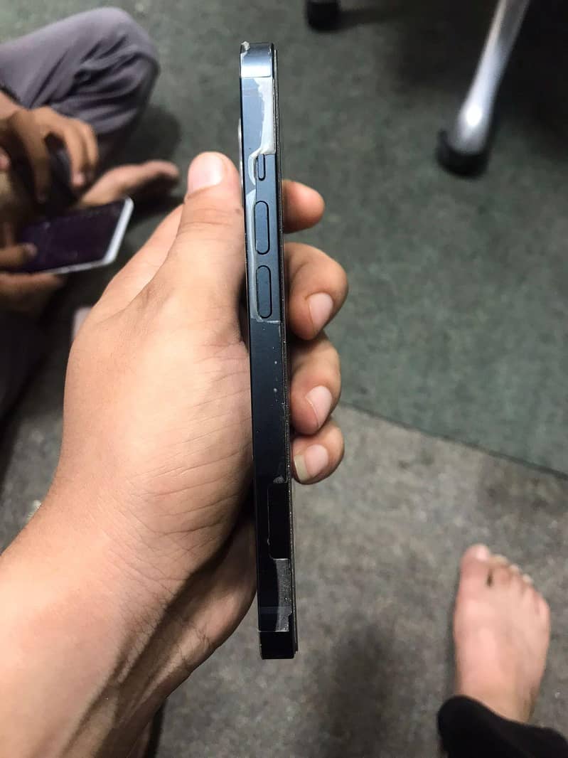 Apple iPhone 14 4