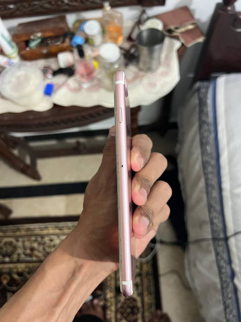 Apple iPhone 7 Plus 0