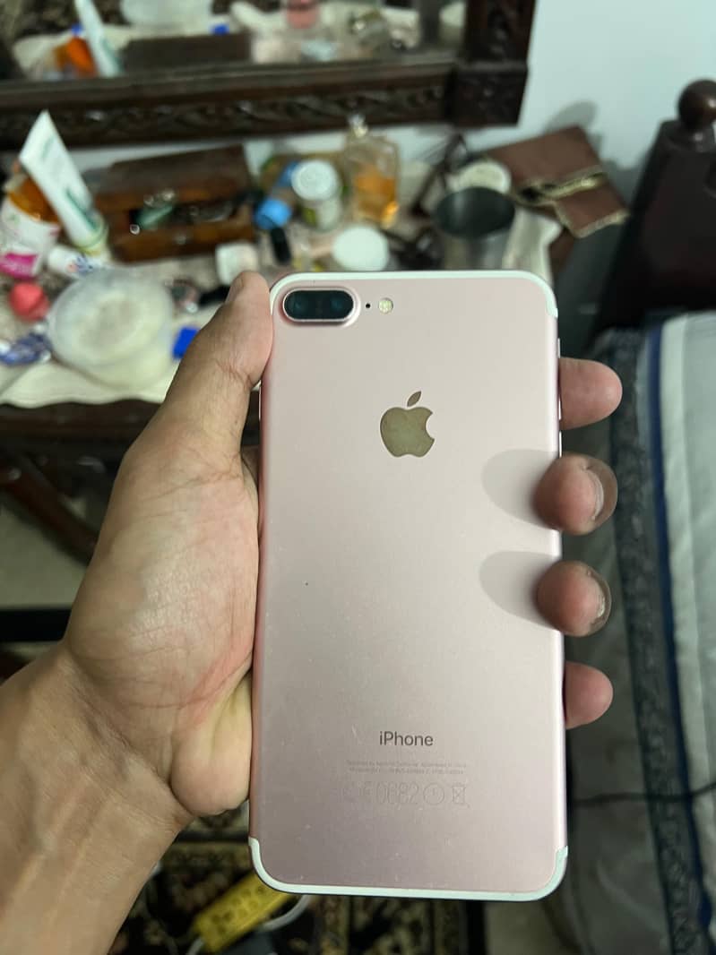 Apple iPhone 7 Plus 1