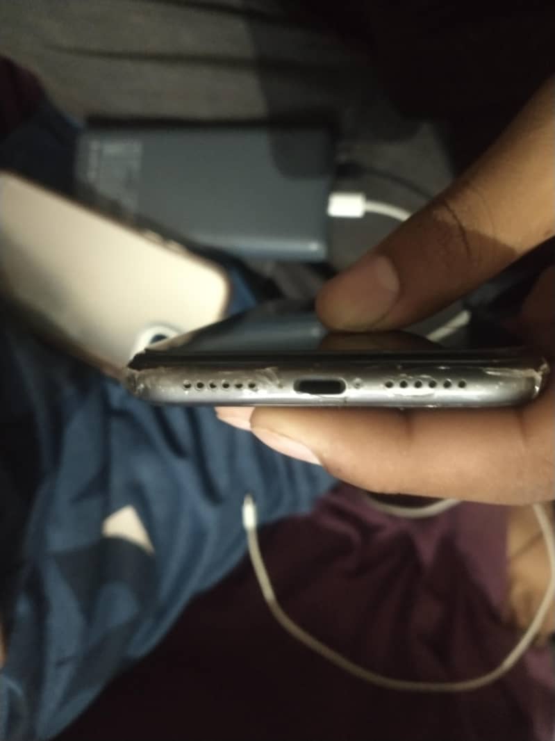Apple iPhone 11 3
