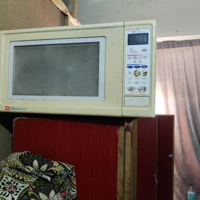 Microwave Oven for Sale – Excellent Condition