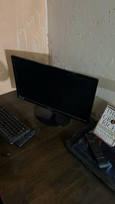 Samsung LED Monitor – Excellent Condition – Clear Display