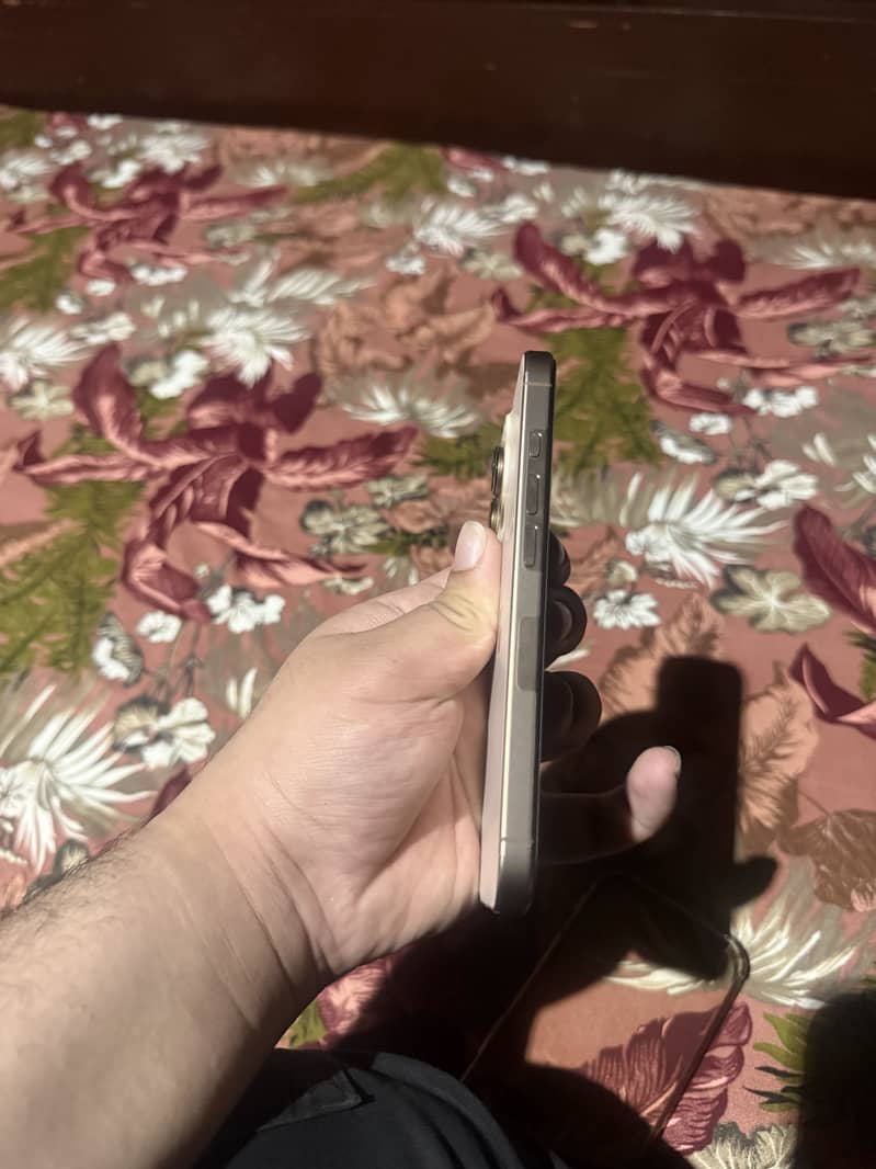 iPhone 16 Pro 1