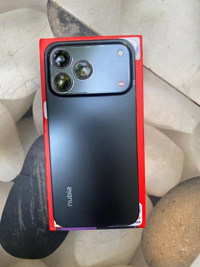 Nubia v 80 pro 20/256gb