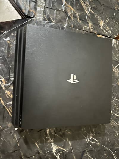 PS4 PRO 1TB (jailbreak) with 2 controllers