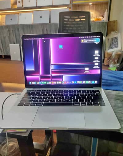 mac book pro 2017 Model Core I7 16/512