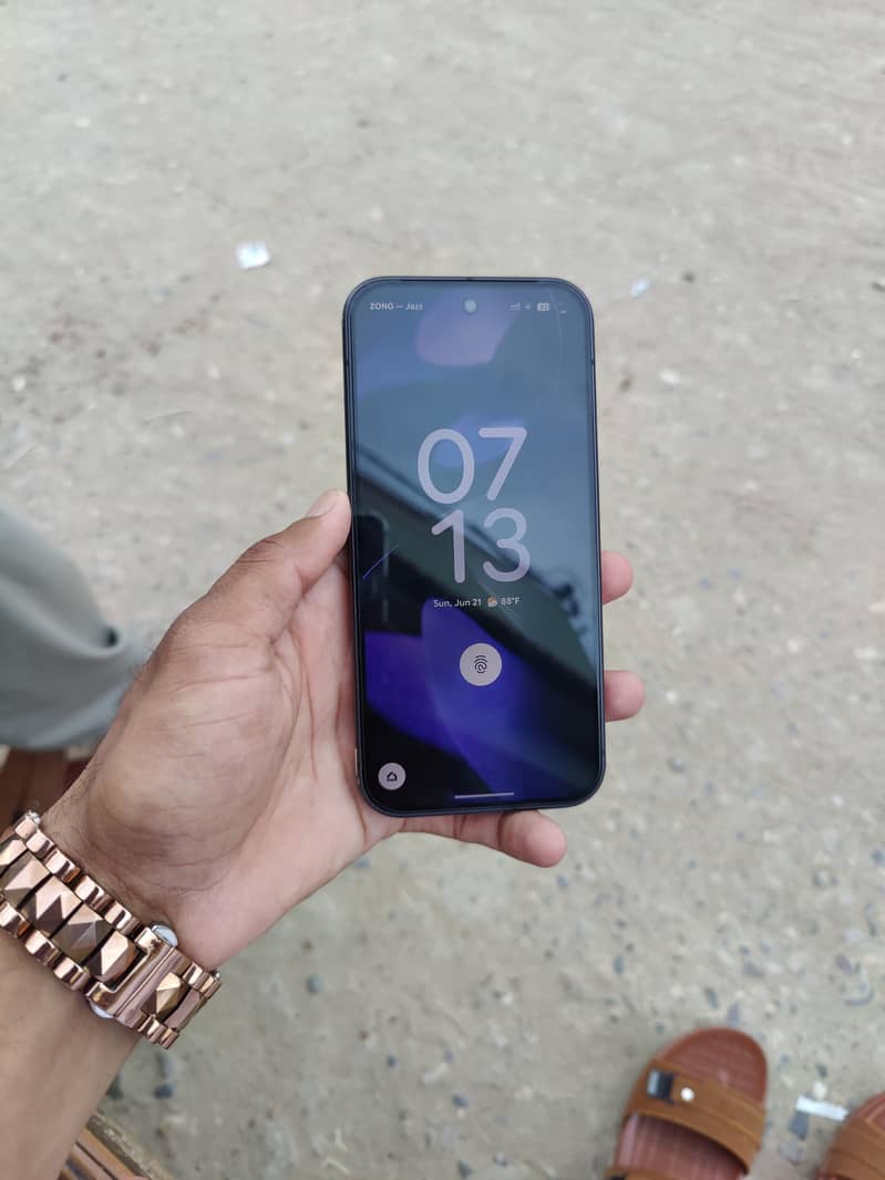Google Pixel 9 5