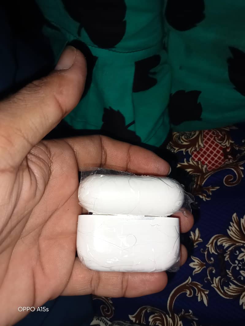 Earbuds 1