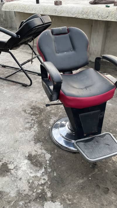 Heavy-Duty Barber Chair – Perfect for New Salon Setup