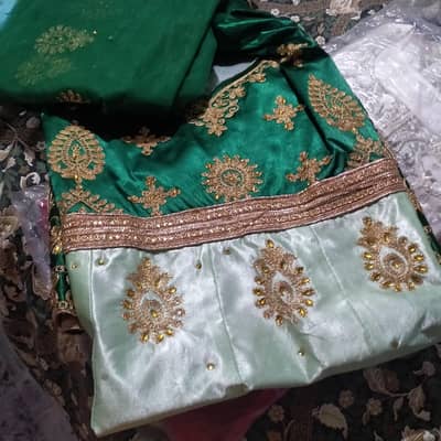 dress sale karnay Han jis ko chahye ho rabta karay price but Kam Hai