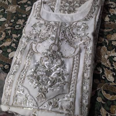 dress sale karnay Han jis ko chahye ho rabta karay fancy dress ha Hai