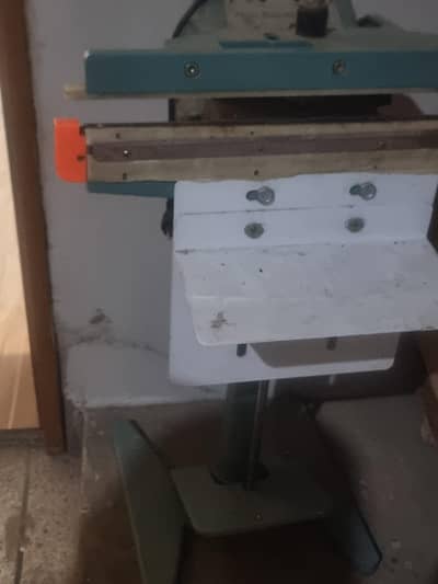 Foot-Operated Bag Sealing Machine