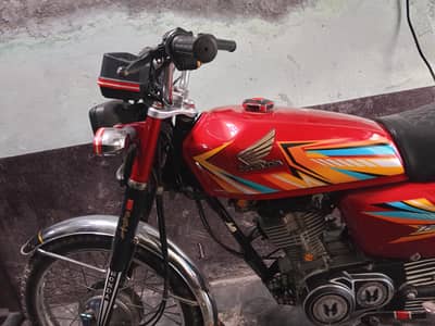 125 red bike