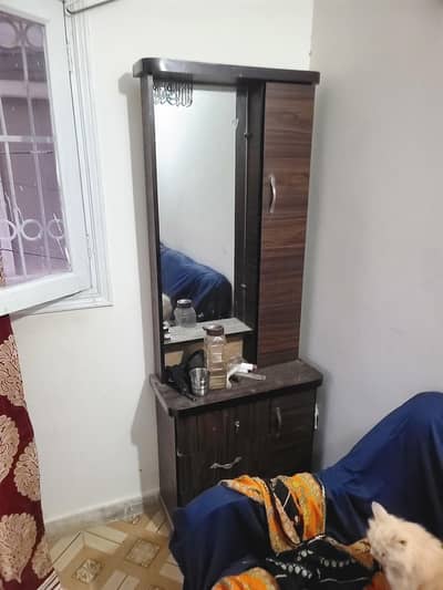 2 almari 1 dressing table