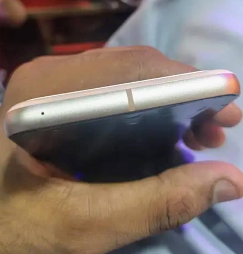 Google Pixel 8 4