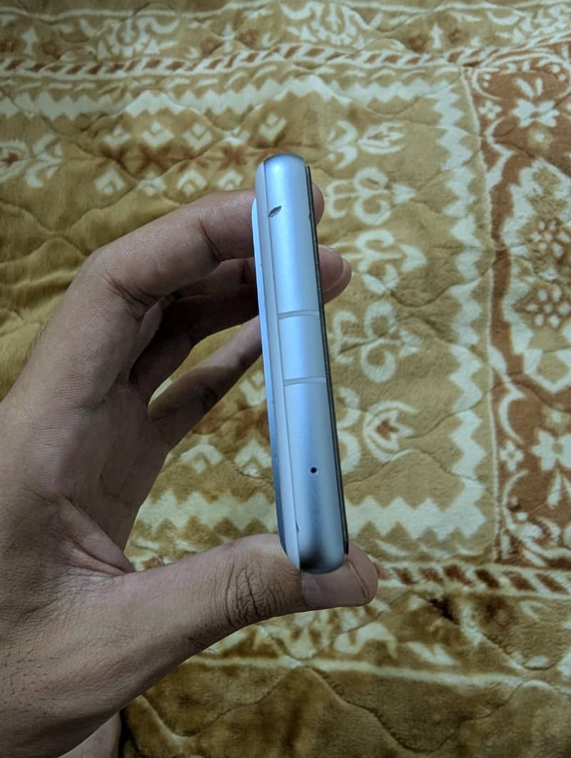 Google Pixel 7a 5