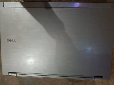 CORE I7 GENERATION 1  DELL LATTITUDe 4 GB RAM 320 GB HARDISK