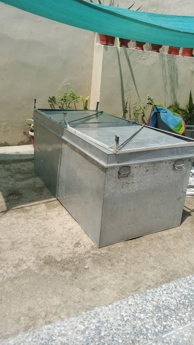 Stirage trunk (peti)