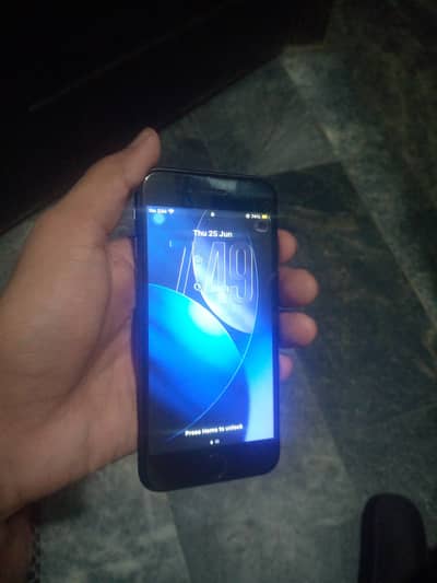 Apple iPhone SE