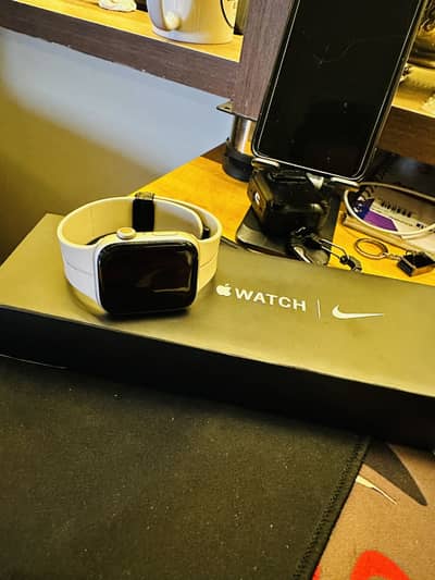 Apple Watch Series 7 45 MM Nike Edition