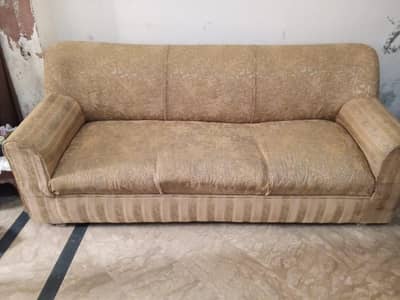 sofa set,,,,, single,,,, double,,,,triple neat and clean bhoat achy ha