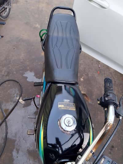I want to sale my Unique 70 Bike 1st Onwer Sealed Engine Black Color